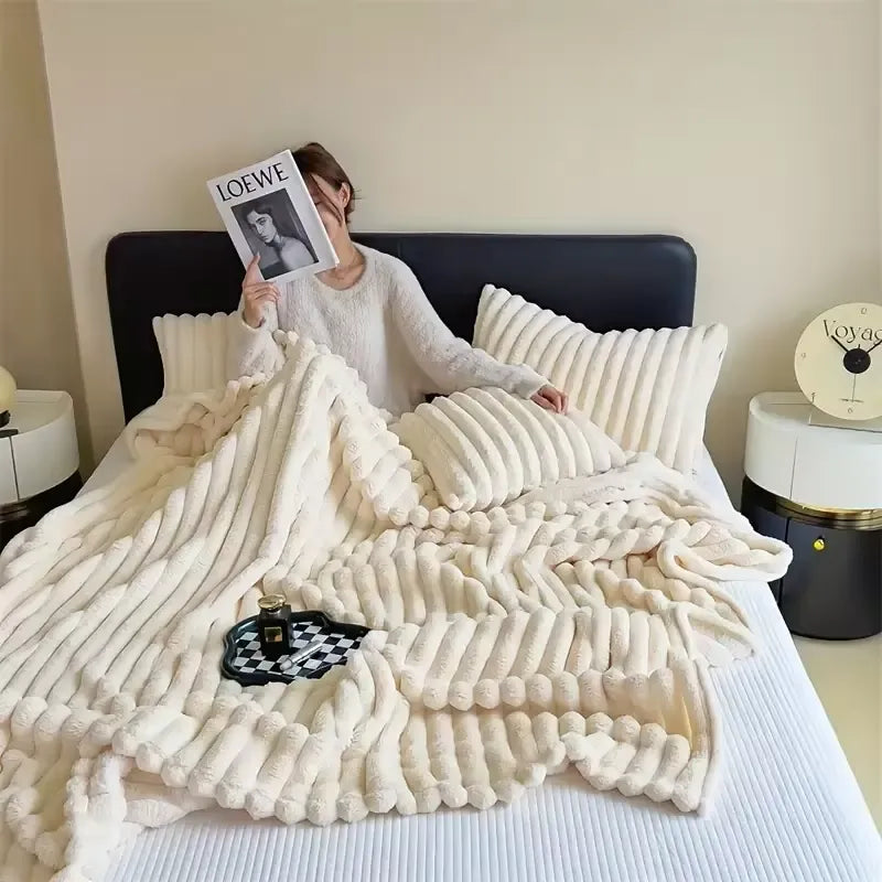 Cobija Premium Piel de Conejo King Acanalada – Lujo y suavidad en cada descanso 2